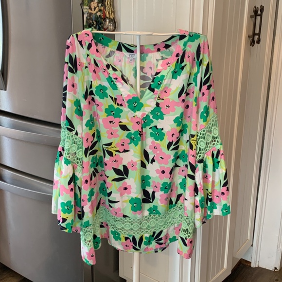 Crown& Ivy bell sleeve‎ floral peasant top. Worn 1x. Retail 65.50 - Picture 3 of 6